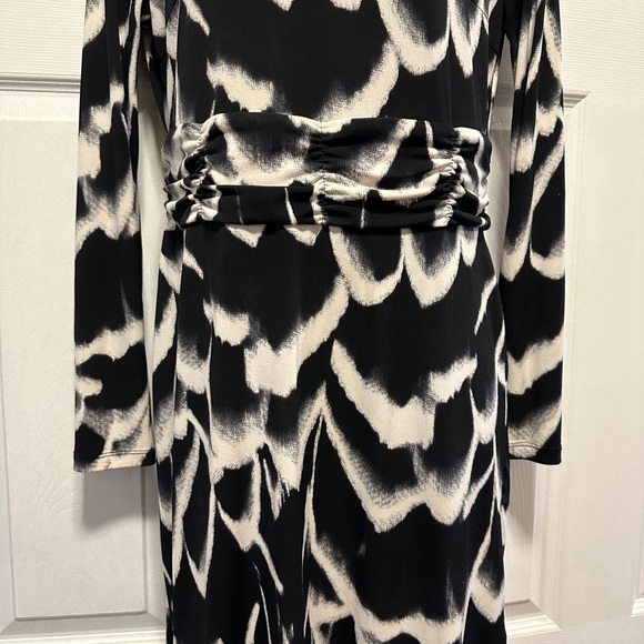 Dress size small black and white print - Picture 3 of 4